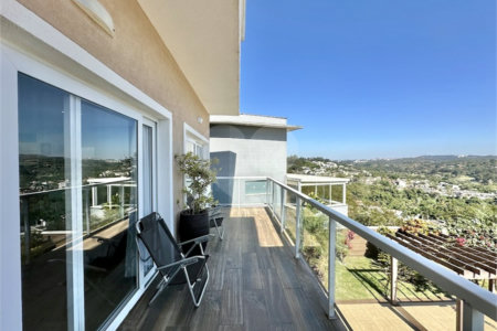 Casa à venda com 3 suítes no condomínio Golf Village, Carapicuíba - SP