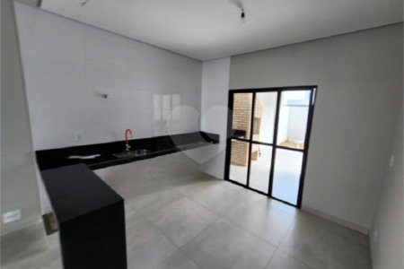 Casa à venda com 3 quartos, sendo 1 suíte, no condomínio Santinon, Sorocaba - SP