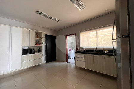 Casa à venda com 3 quartos, sendo 2 suítes, no condomínio Terras de Mont Serrat, Salto - SP