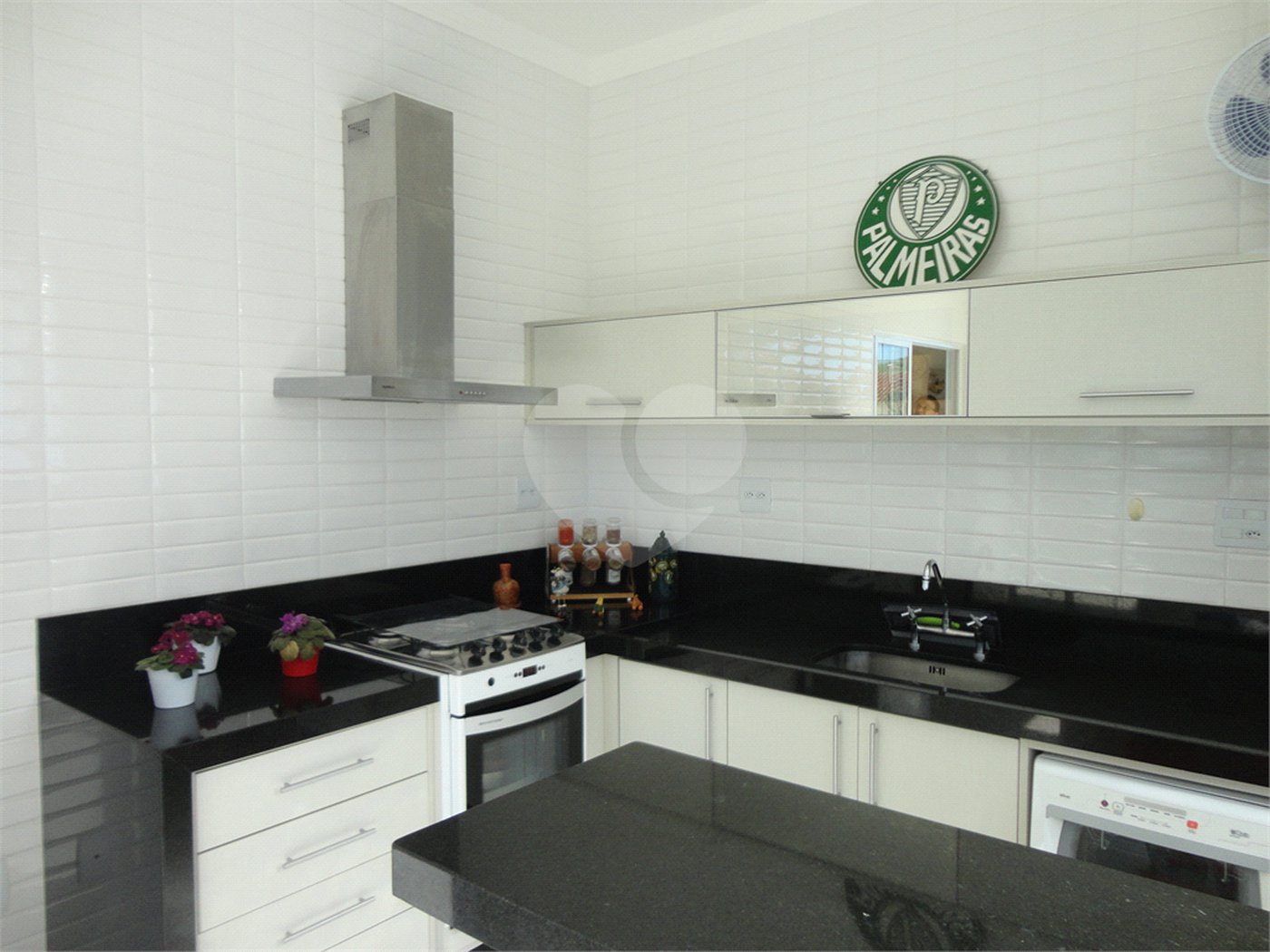 Casa à venda com 3 quartos, sendo 2 suítes, no condomínio Águas da Serra, Valinhos - SP