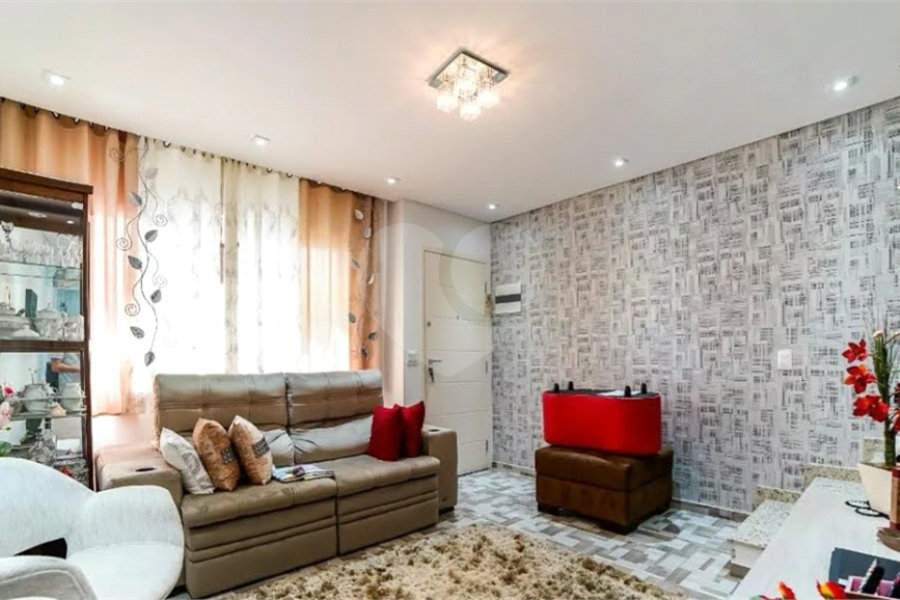 Casa à venda com 2 suítes no condomínio Lauro Korte, São Paulo - SP