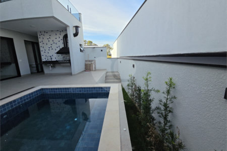 Casa à venda com 3 suítes no condomínio Helena Maria, Sorocaba - SP