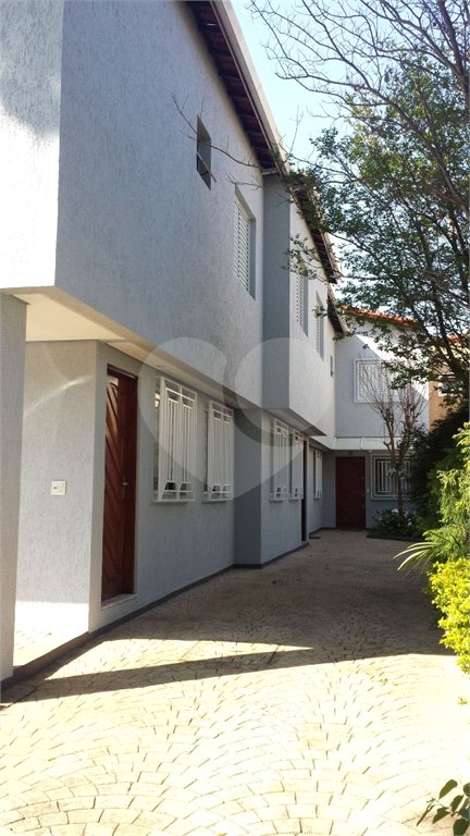 Casa à venda com 3 quartos, sendo 1 suíte, no condomínio Morada dos Pinheiros, São Paulo - SP