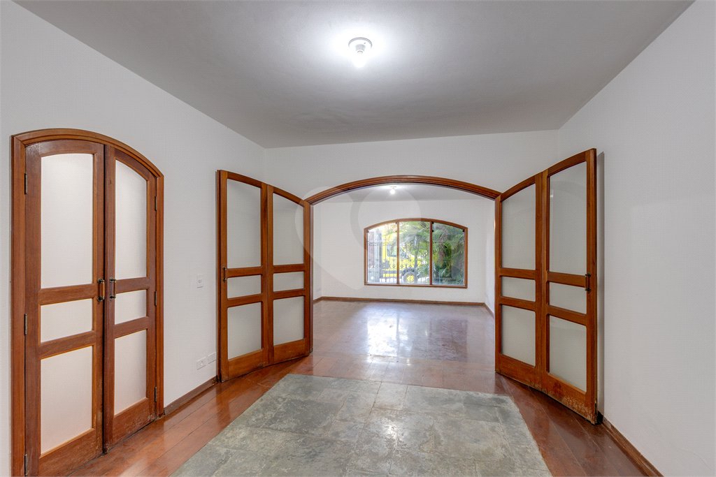 Sobrado à venda com 4 quartos, sendo 2 suítes, em Brooklin, São Paulo, SP