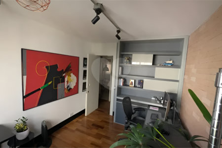 Apartamento à venda com 4 quartos, sendo 1 suíte, em Campo Belo, São Paulo, SP