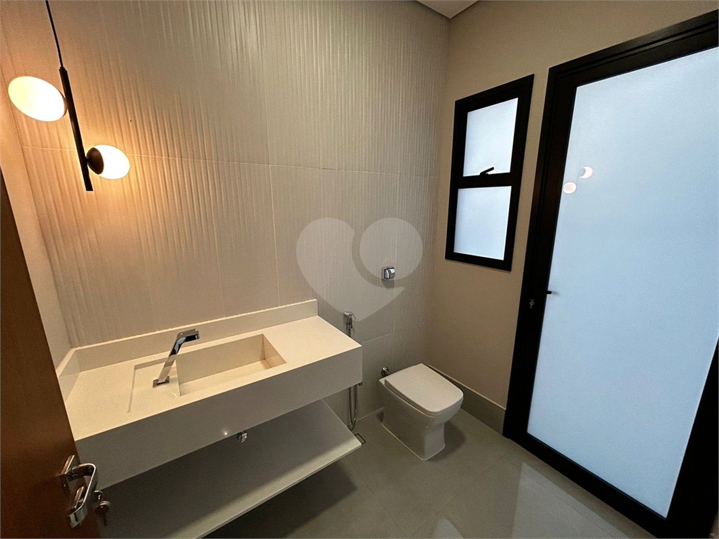 Casa para venda no condomínio de alto padrão Damha III,