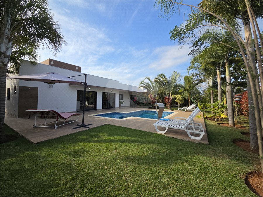 Casa à venda com 3 suítes no condomínio Village Ipanema I, Araçoiaba da Serra - SP