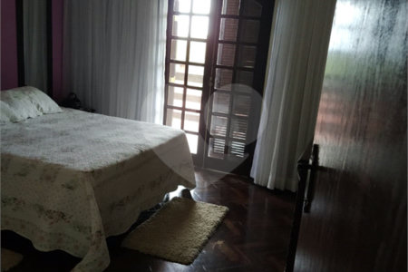 Casa Térrea à venda com 3 quartos, sendo 1 suíte,  no Centro, Salesópolis, SP