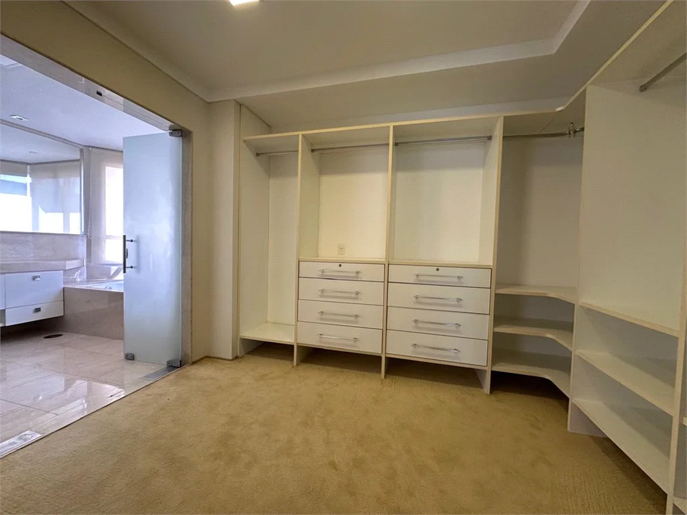 Apartamento para alugar com 4 suítes em Jardim Fonte do Morumbi, São Paulo, SP