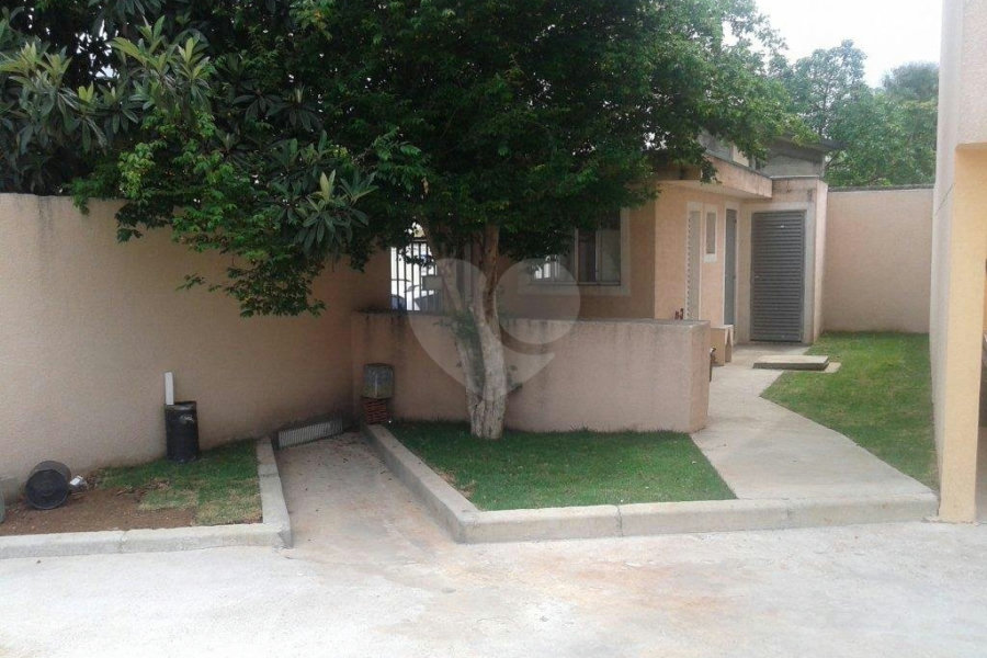 Casa à venda com 2 quartos no condomínio Villaggio Dona Regina, São Paulo - SP