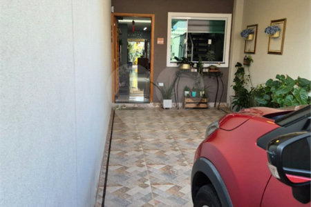 Sobrado à venda com 3 suítes em Vila Nivi, São Paulo, SP