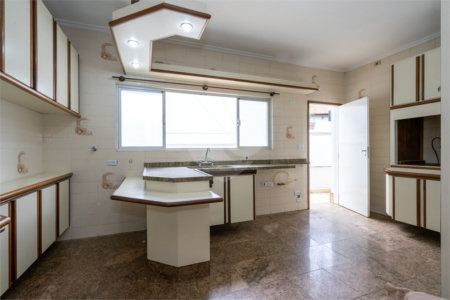 Casa Térrea à venda ou para alugar com 4 suítes em Jardim Marajoara, São Paulo, SP
