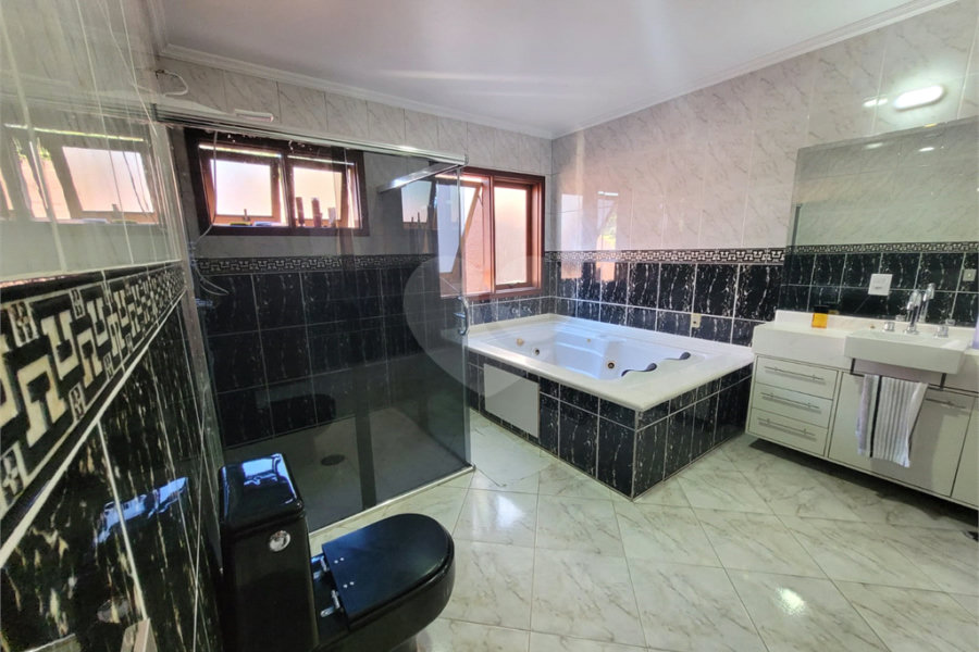 Casa à venda com 5 quartos, sendo 3 suítes, no condomínio Alpes da Cantareira, Mairiporã - SP