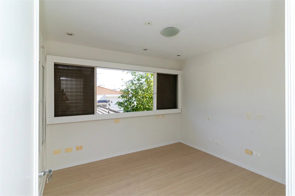 Sobrado à venda com 6 quartos, sendo 4 suítes, em Alto da Lapa, São Paulo, SP