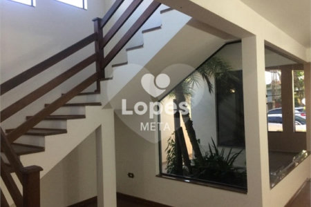 Casa à venda com 3 quartos, sendo 1 suíte, no condomínio Eldourado, São José dos Campos - SP