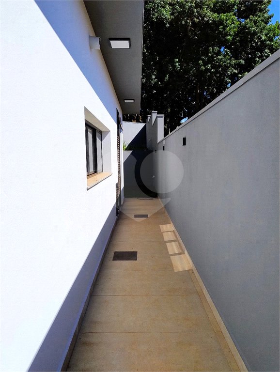 Casa a venda no condomínio Faber III