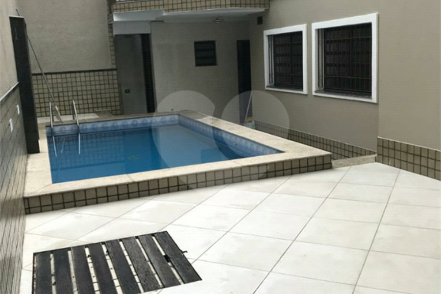 Sobrado à venda com 4 suítes em Vila Irmãos Arnoni, São Paulo, SP