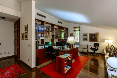 Casa à venda com 4 quartos, sendo 1 suíte,  em Jardim Leonor, São Paulo, SP
