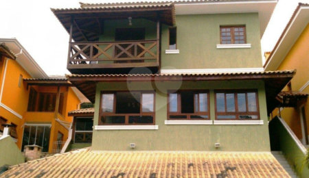 Casa em condomínio à venda com 4 quartos, sendo 2 suítes,  em Horto, São Paulo, SP