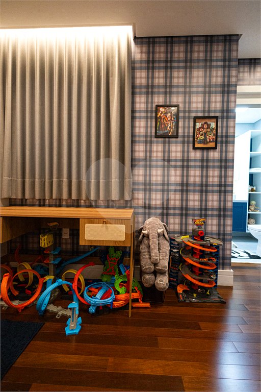 Apartamento à venda com 5 quartos, sendo 4 suítes,  em Parque Reboucas, São Paulo, SP