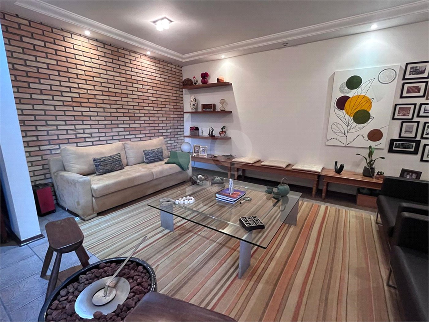 Casa à venda com 4 quartos, sendo 2 suítes, no condomínio Jornalista Américo Ariza, São Paulo - SP