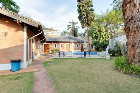Casa Térrea à venda com 5 quartos, sendo 2 suítes, em Alto da Boa Vista, São Paulo, SP