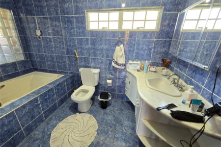 Chácara à venda com 4 quartos, sendo 1 suíte, em Cercadinho, Alambari, SP