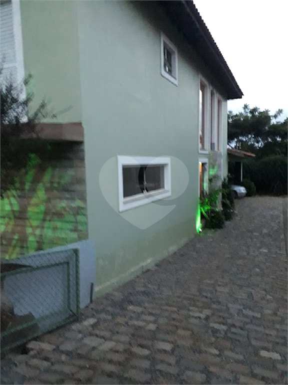 Sobrado à venda com 5 quartos, sendo 3 suítes, em Campos de Atibaia, Atibaia, SP