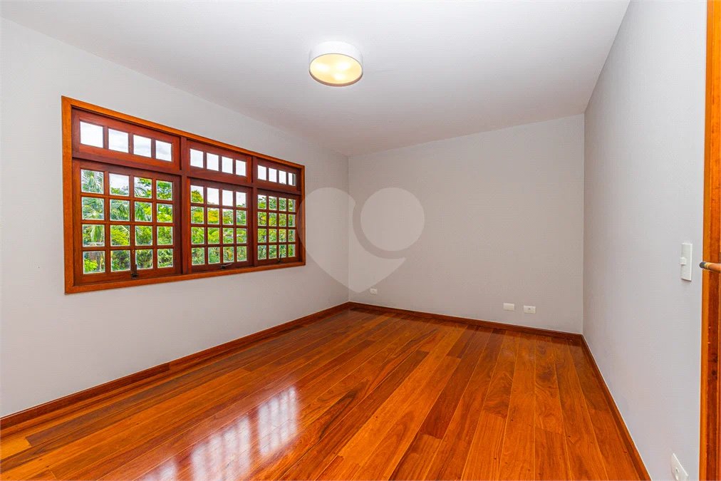 Casa à venda com 4 quartos, sendo 2 suítes, em Jardim Marajoara, São Paulo, SP