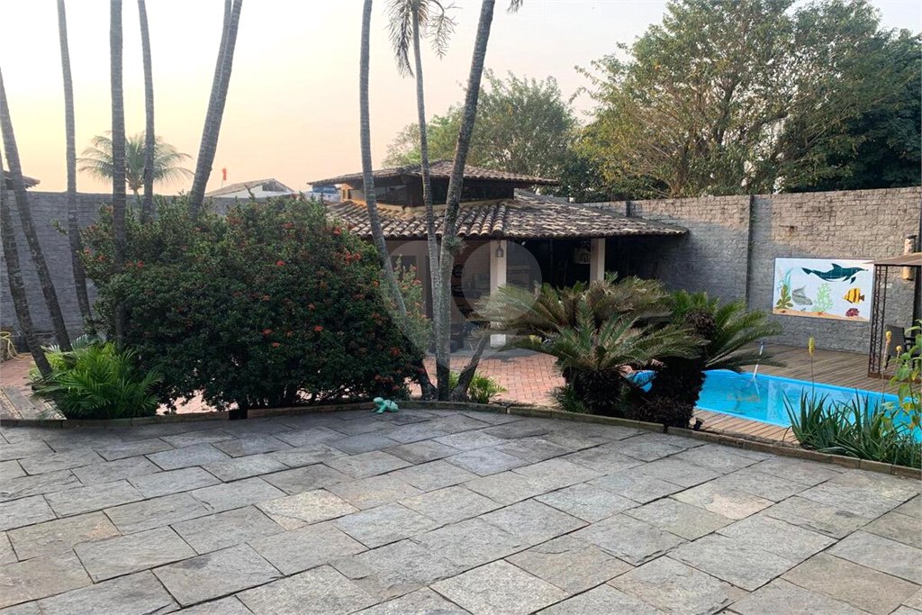 Casa à venda com 4 quartos, sendo 3 suítes, no condomínio Mirante da Barra, Rio de Janeiro - RJ