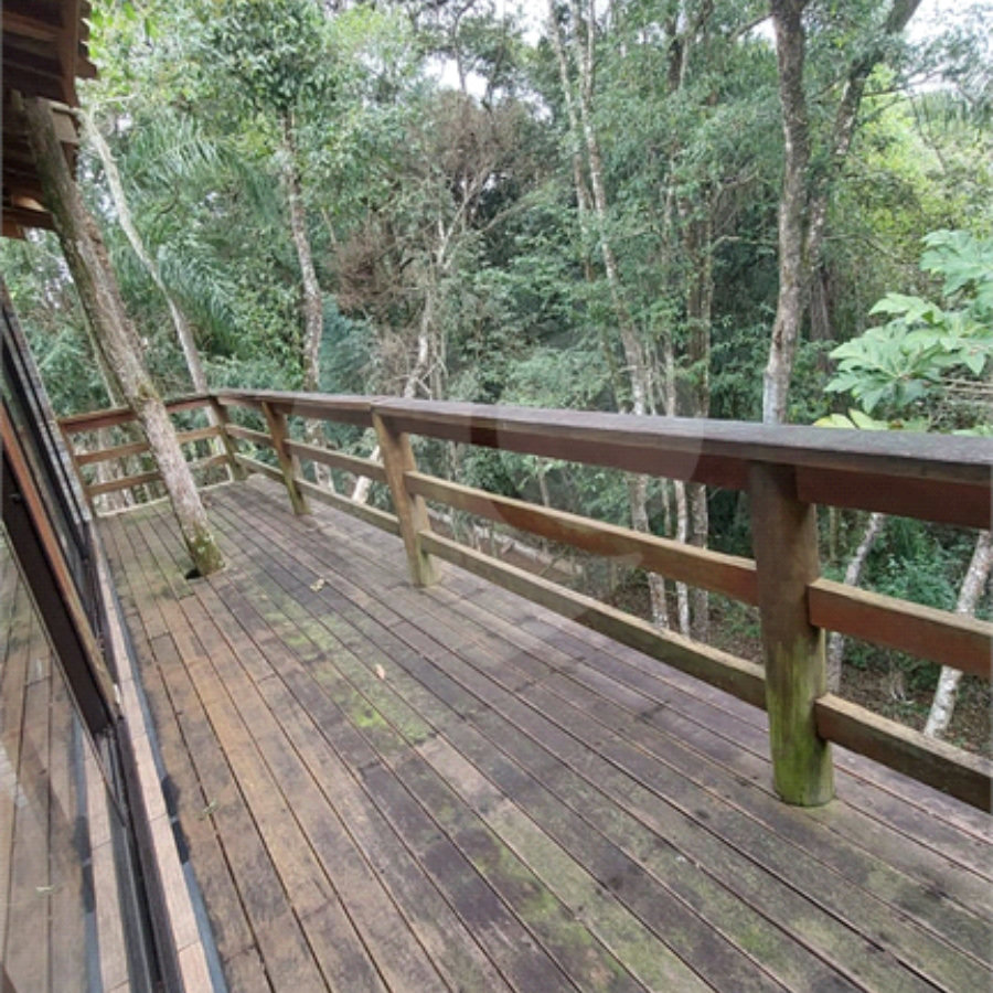 Casa à venda com 4 quartos, sendo 1 suíte, no condomínio Marf II, Bom Jesus dos Perdões - SP