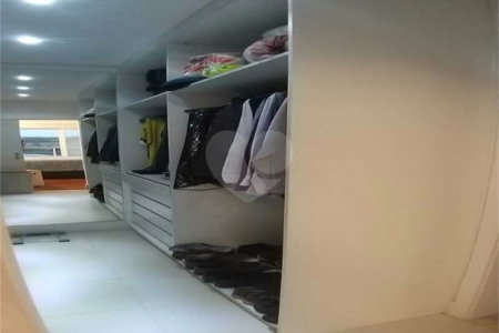 Casa à venda com 5 quartos, sendo 4 suítes, no condomínio Village Saint Charbel, Araçoiaba da Serra - SP