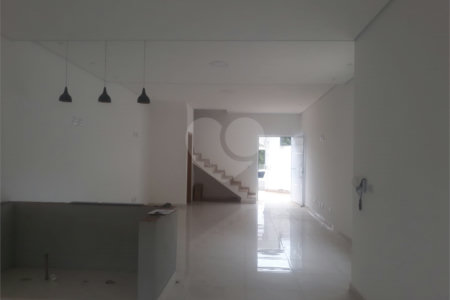 Sobrado à venda com 3 quartos, sendo 1 suíte, em Jardim Vitória, Mairinque, SP