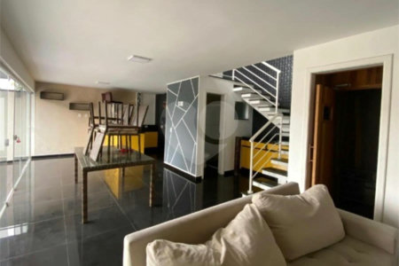 Casa para alugar com 5 quartos, sendo 3 suítes,  em Vila Oliveira, Mogi das Cruzes, SP