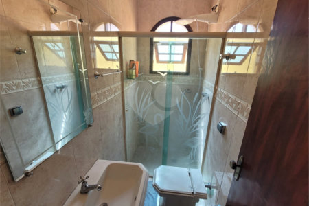 Sobrado à venda com 3 quartos, sendo 1 suíte, em Vila dos Remédios, São Paulo, SP