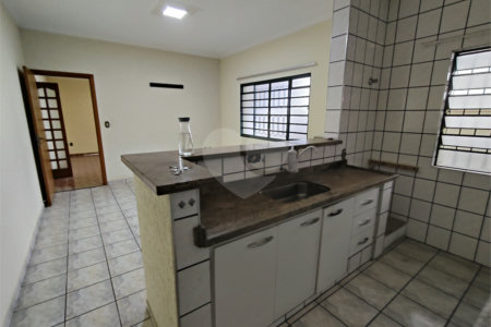 Casa para alugar com 4 quartos, sendo 1 suíte, em Vila Judite, Itapetininga, SP