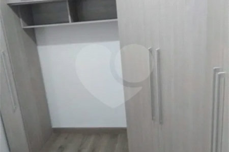 Sobrado à venda com 3 quartos em Jardim Estela Mari, Cotia, SP