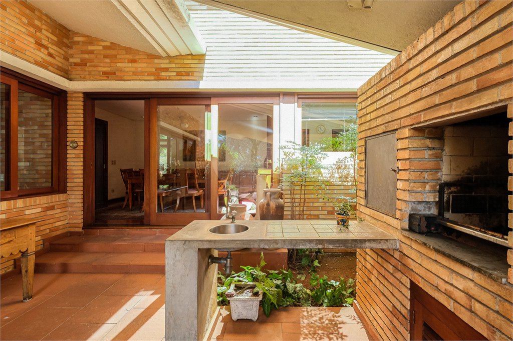 Casa à venda com 4 quartos, sendo 2 suítes, em Jardim Cordeiro, São Paulo, SP