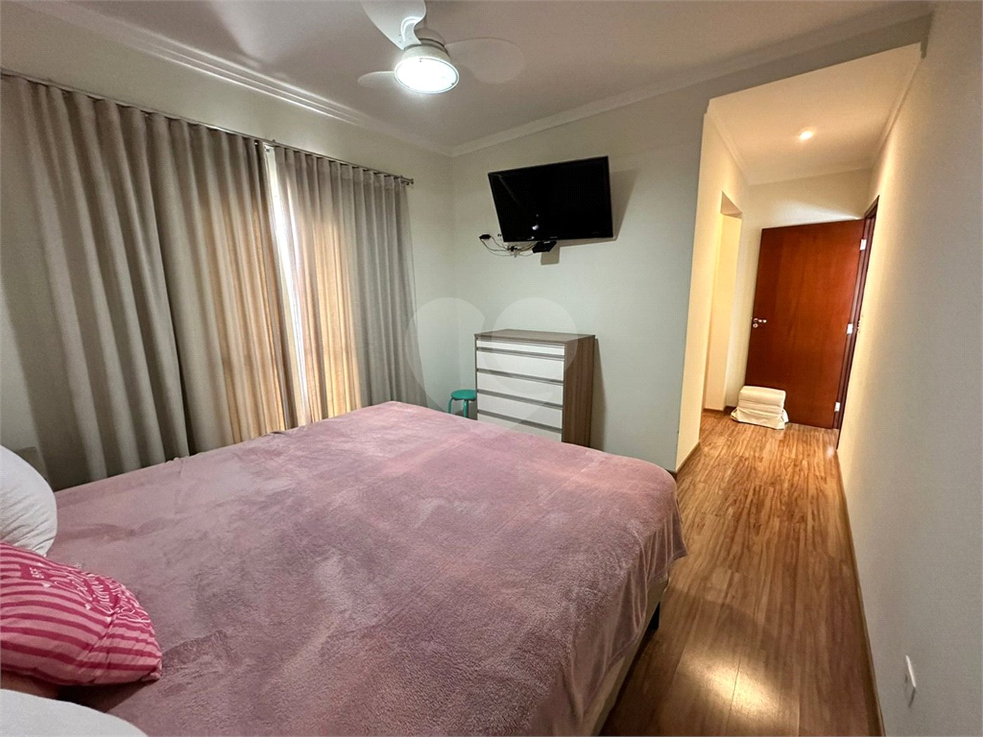 Casa à venda com 3 quartos, sendo 1 suíte, no condomínio Ibiti Royal Park, Sorocaba - SP