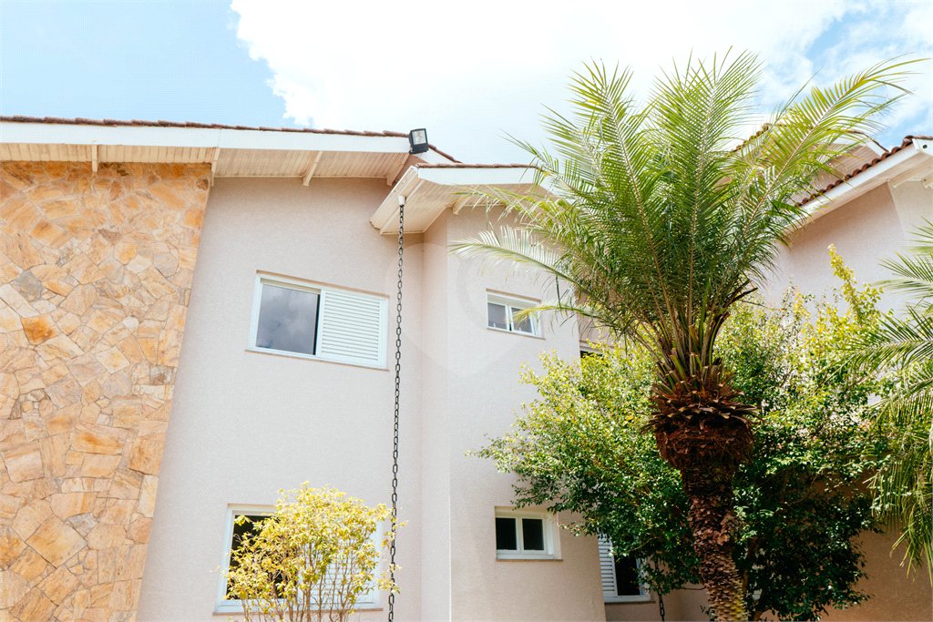 Casa à venda com 5 quartos, sendo 4 suítes, no condomínio Flamboyant, Atibaia - SP