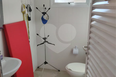 Casa à venda com 3 suítes no condomínio Estância Marambaia, Vinhedo - SP