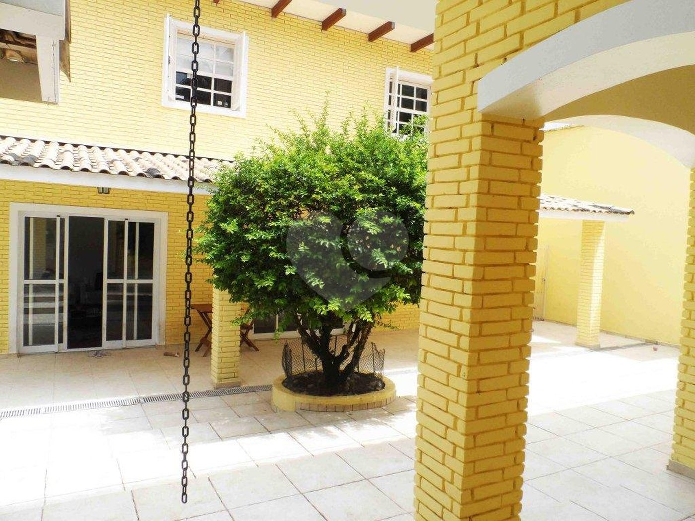 Sobrado à venda com 5 quartos, sendo 3 suítes, em Interlagos, São Paulo, SP