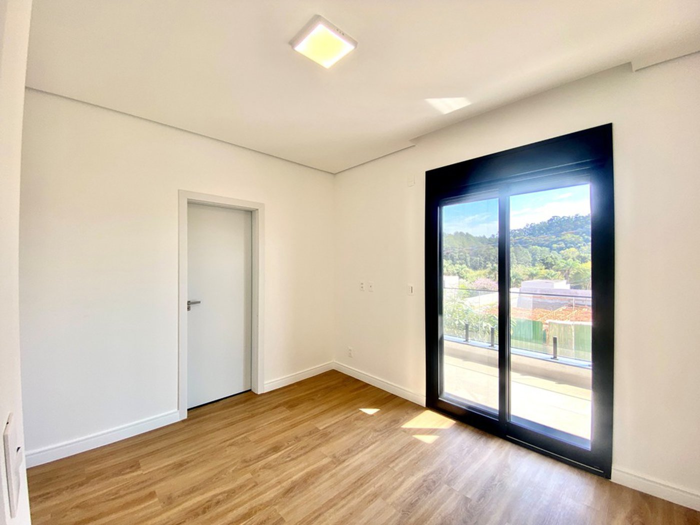 Casa à venda com 3 quartos, sendo 3 suítes, no condomínio Vila Giardino, Jundiaí - SP