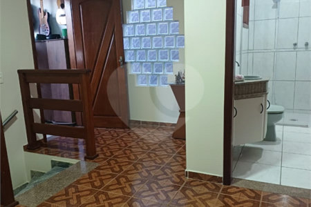 Sobrado à venda com 3 quartos, sendo 1 suíte, em Jardim Regina, Indaiatuba, SP