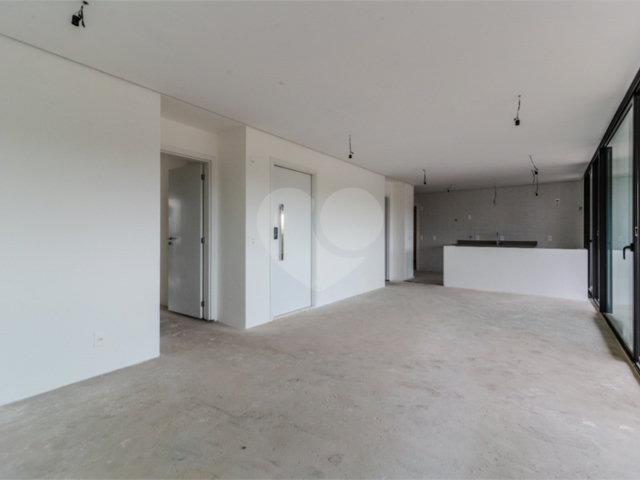 Apartamento à venda com 3 suítes em Vila Nova Conceição, São Paulo, SP