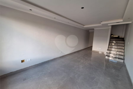 Sobrado à venda com 3 quartos, sendo 1 suíte, em Vila do Castelo, São Paulo, SP