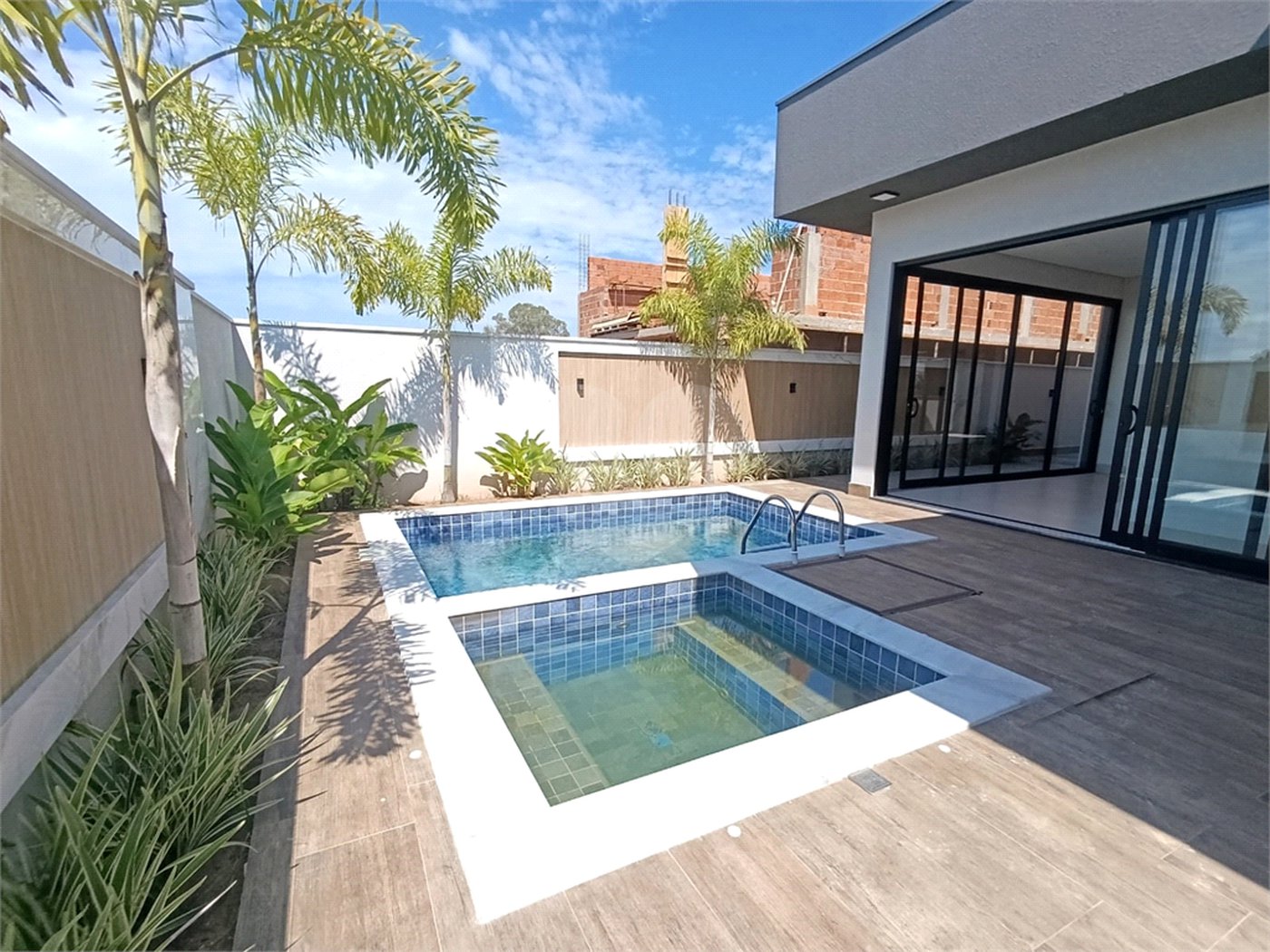 Casa à venda com 3 suítes no condomínio Villa Sapezal, Indaiatuba - SP