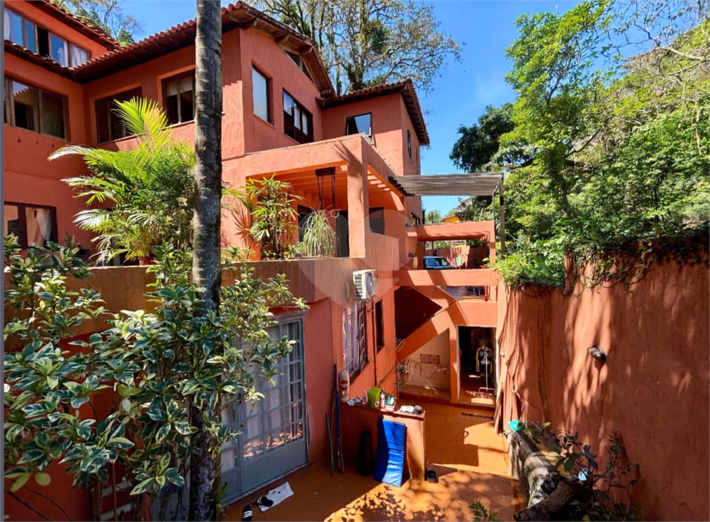 Casa à venda com 4 quartos, sendo 1 suíte, em Lagoa, Rio de Janeiro, RJ