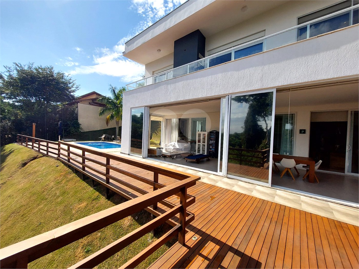 Casa à venda ou para alugar com 4 suítes no condomínio Jardim Primavera, Louveira - SP