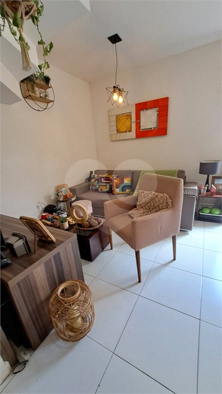 Casa à venda com 3 quartos, sendo 1 suíte,  no condomínio Moradas do Horto, São Paulo - SP